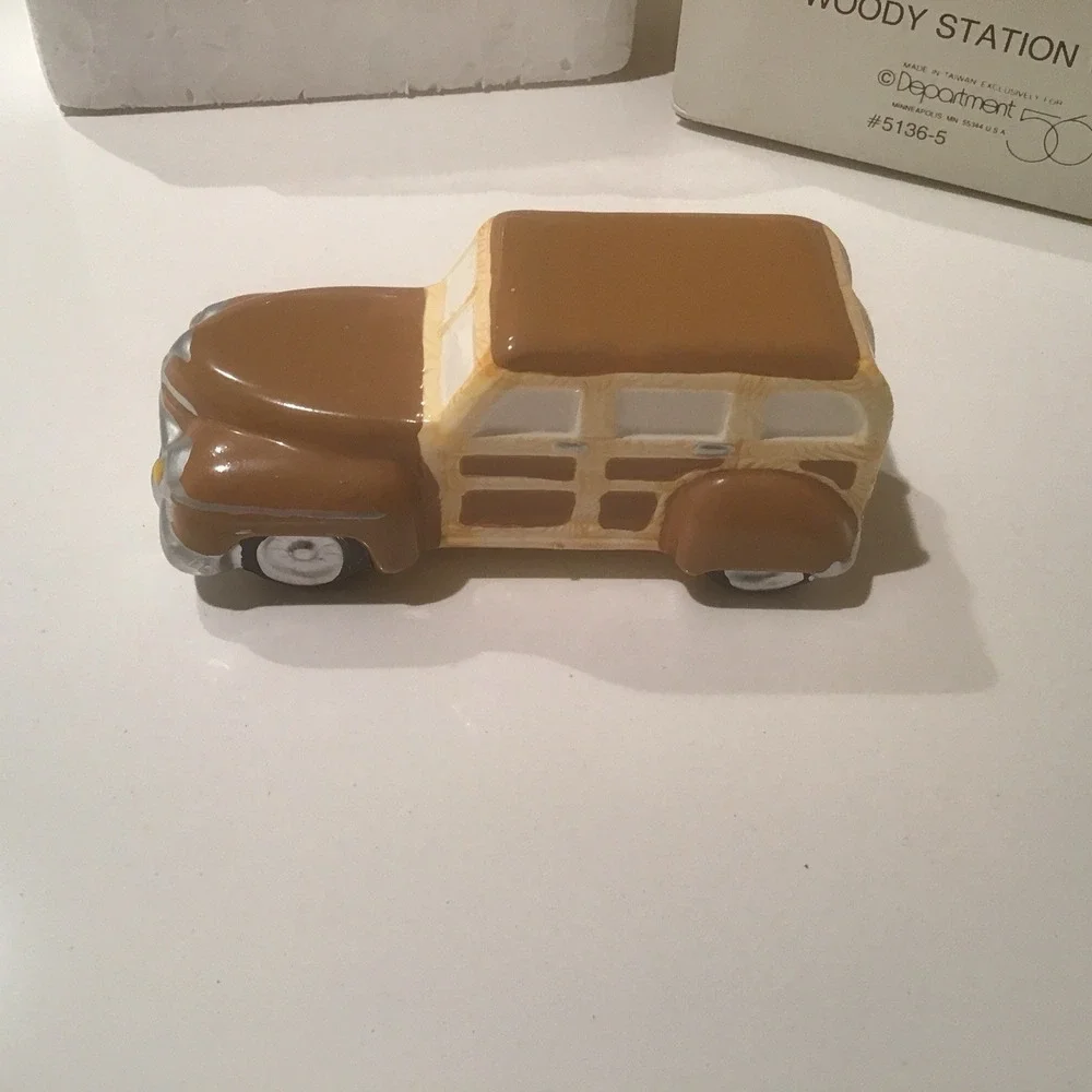 Vintage DEPT 56 Snow Village Woody Station Wagon 5136-5 1988 W/Box